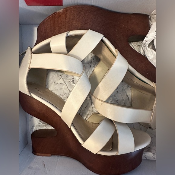 Aldo Wooden Wedge Heels - Picture 6 of 6